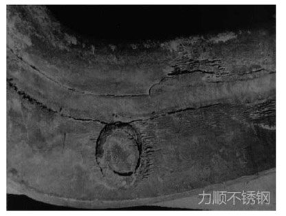 使用在硫酸酸洗液中的AISI316鉤具，其焊縫周圍發(fā)生的晶間腐蝕
